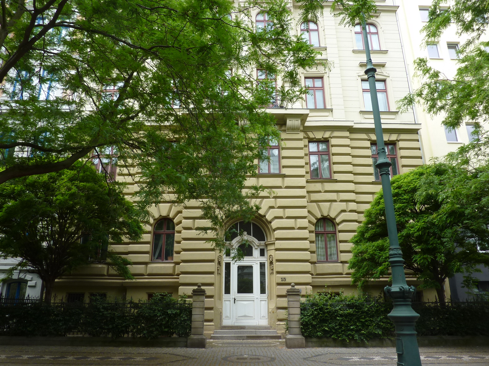 Fassade.Eing.hegel15
