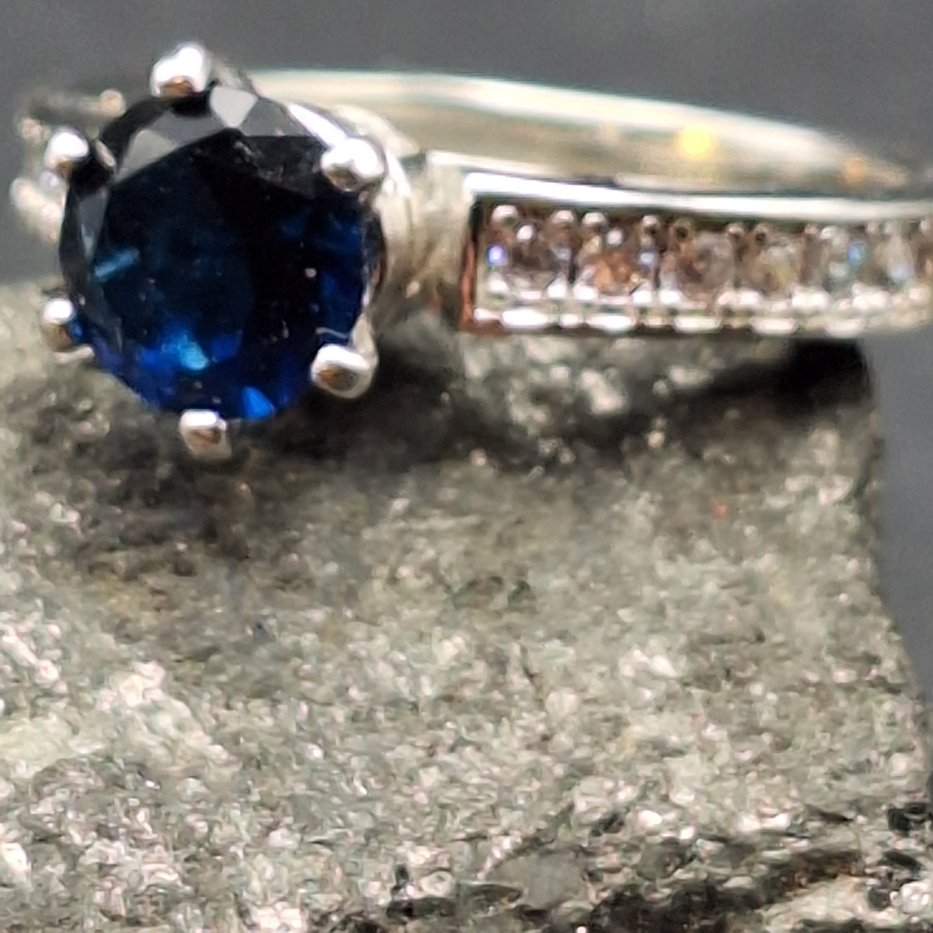 1 Carat blue sapphire set in sterling silver