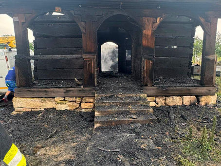 Prima reacție a Episcopiei Maramureșului și Sătmarului, după incendiul de la biserica de lemn din Posta