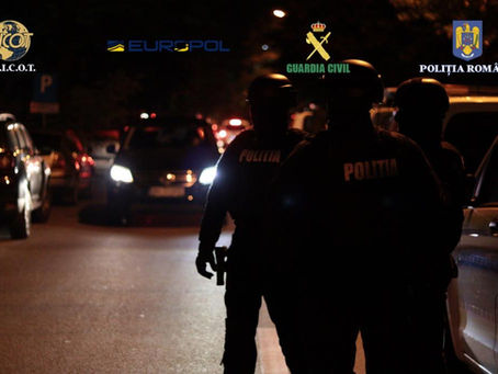 Peste 30 de percheziţii în judeţele Bistriţa-Năsăud şi Maramureş într-un dosar de contrabandă, braconaj şi nerespectarea regimului armelor