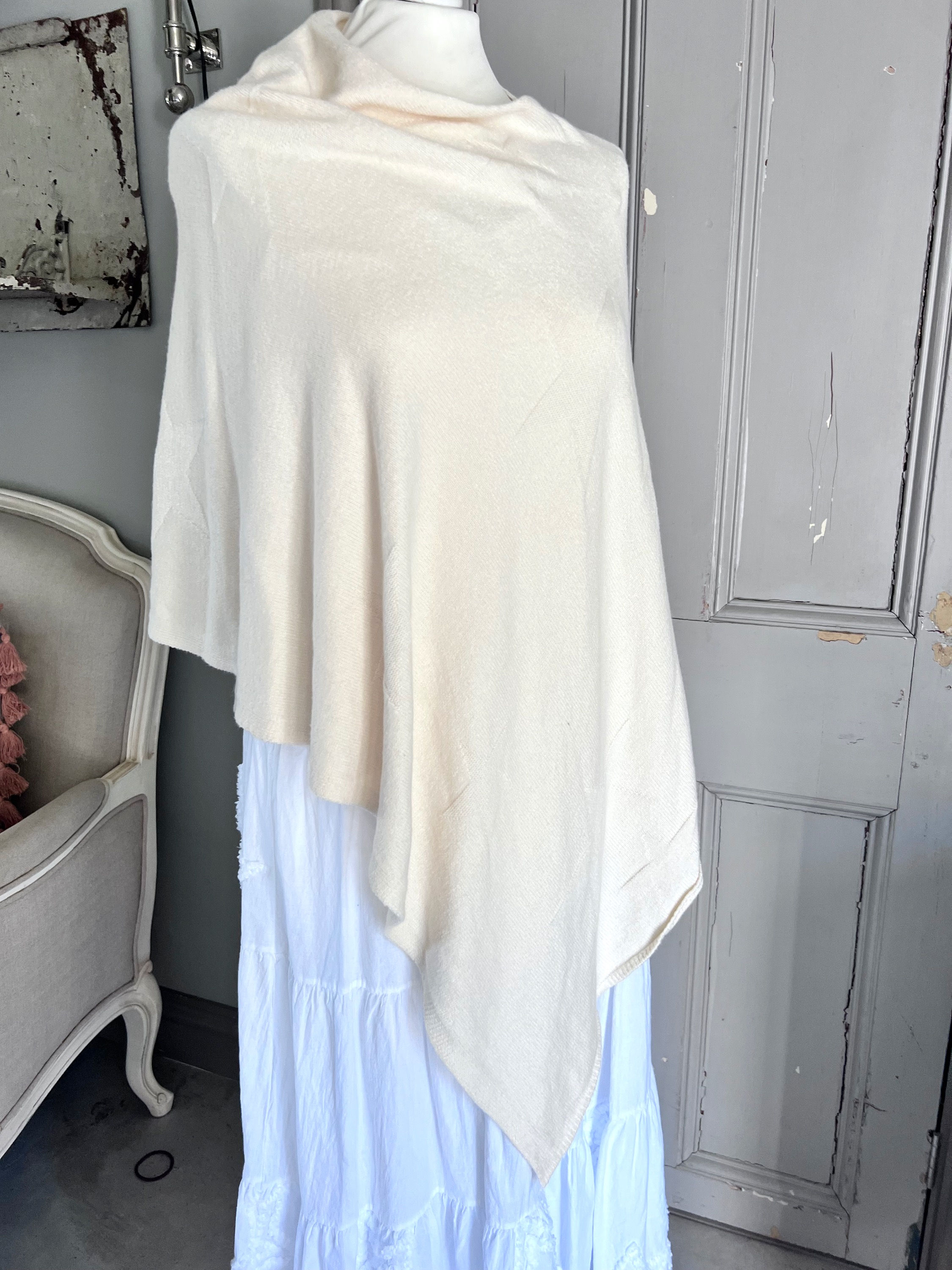 Star poncho in vanilla