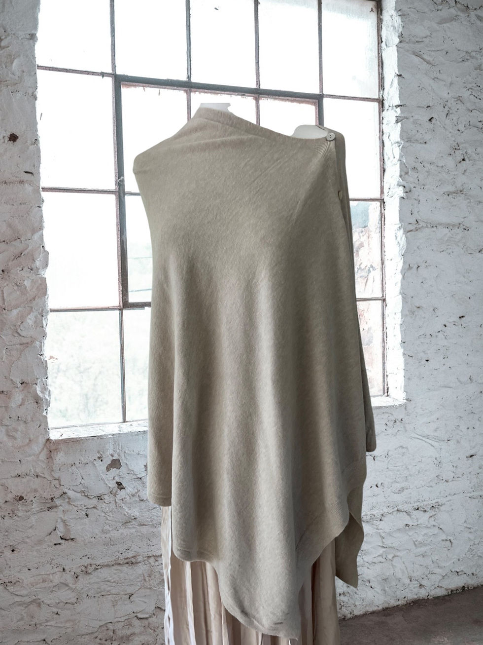 Thumbnail: Poncho in winter white