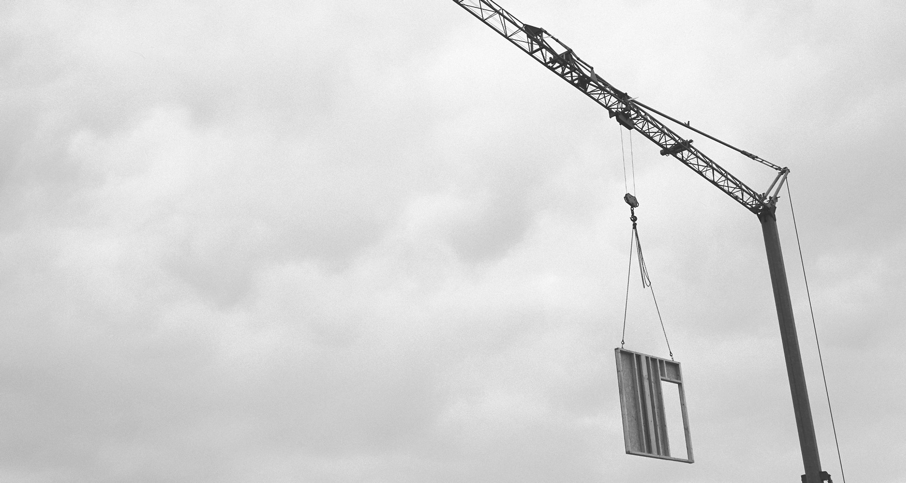 Holzrahmenbauwand am Kran