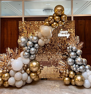 40th birthday balloon garland with gold shimmering wall created by Confetti Party guildford