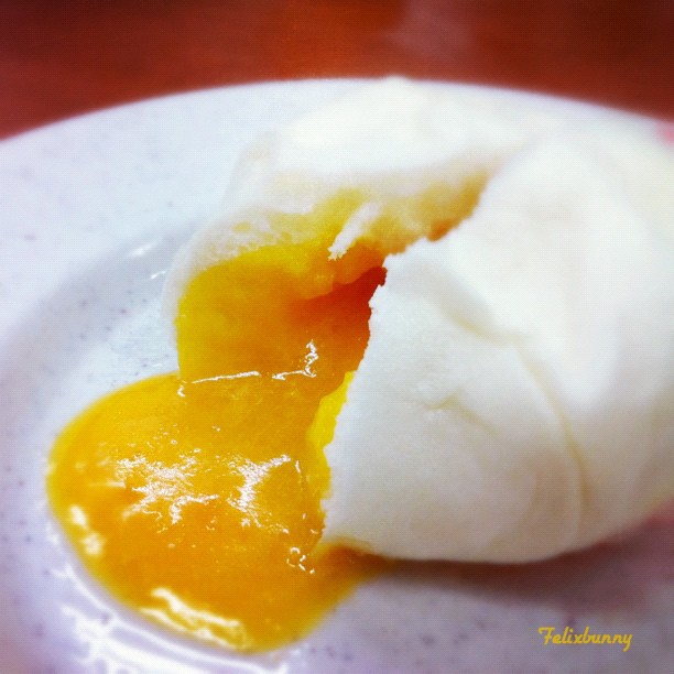 Çince: 奶黄包 (nǎihuángbāo)