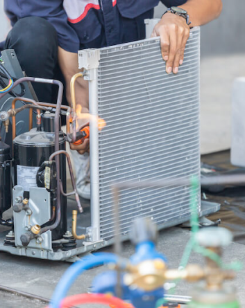 Air conditioning unit repair by technicians