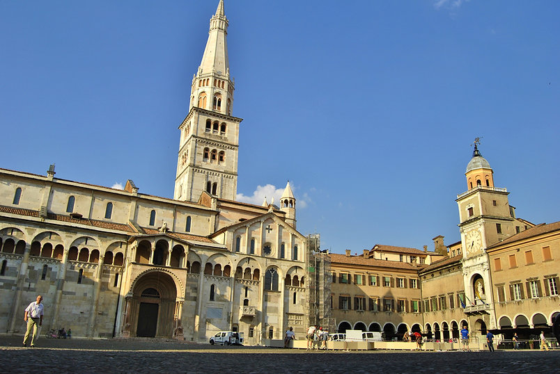 La_Piazza_Grande_di_Modena.jpeg