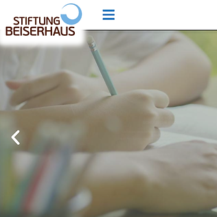 Mitarbeiter erfasst IT-Ticket über hausify zur Koordination von Netzwerkarbeiten in einer sozialen Einrichtung
