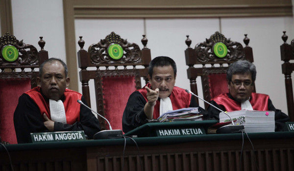 Masyarakat Mencurigai Promosi Hakim Sidang Ahok