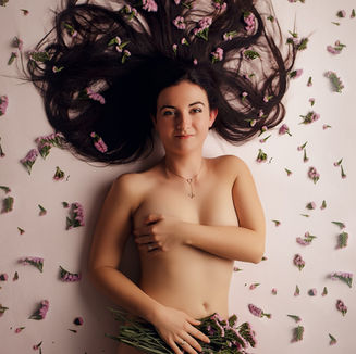 Célébrer son corps | Séance nu & lingerie avec Marine | Lovely Stories Photographie