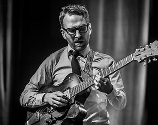 Eirik med gitar