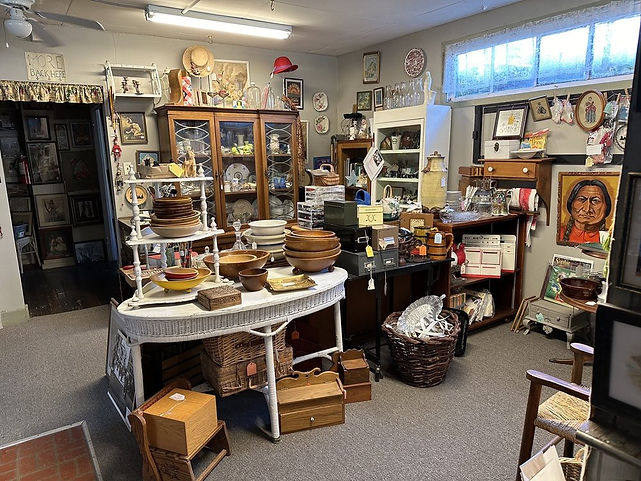 After Effects Antique shop in Soquel.