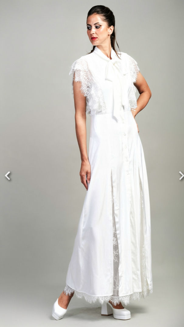 Model in white pleated dress