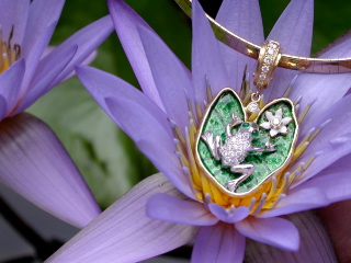 Enamel Frog on Lily Pad