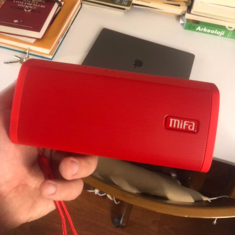 Thumbnail: Water Resistant Outdoor Bluetooth Speaker (Red)