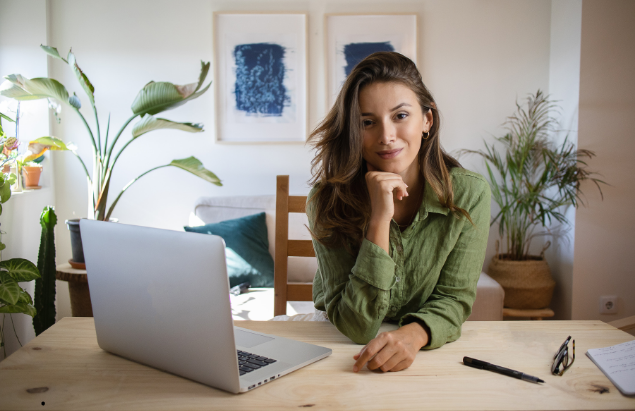 Hélène, DRH en télétravail hybride — portrait terrain Kapitch Wellness sur l'alimentation, la concentration et les pauses au travail 