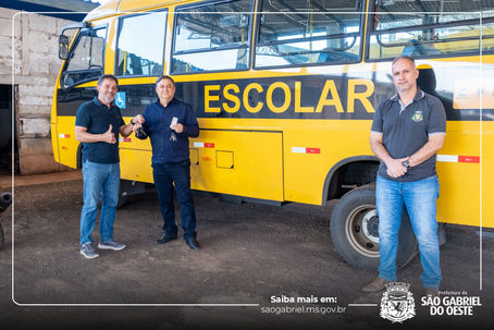 Dois novos ônibus escolares reforçam a frota e garantem mais segurança aos alunos de São Gabriel do Oeste
