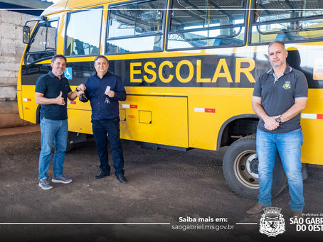 Dois novos ônibus escolares reforçam a frota e garantem mais segurança aos alunos de São Gabriel do Oeste