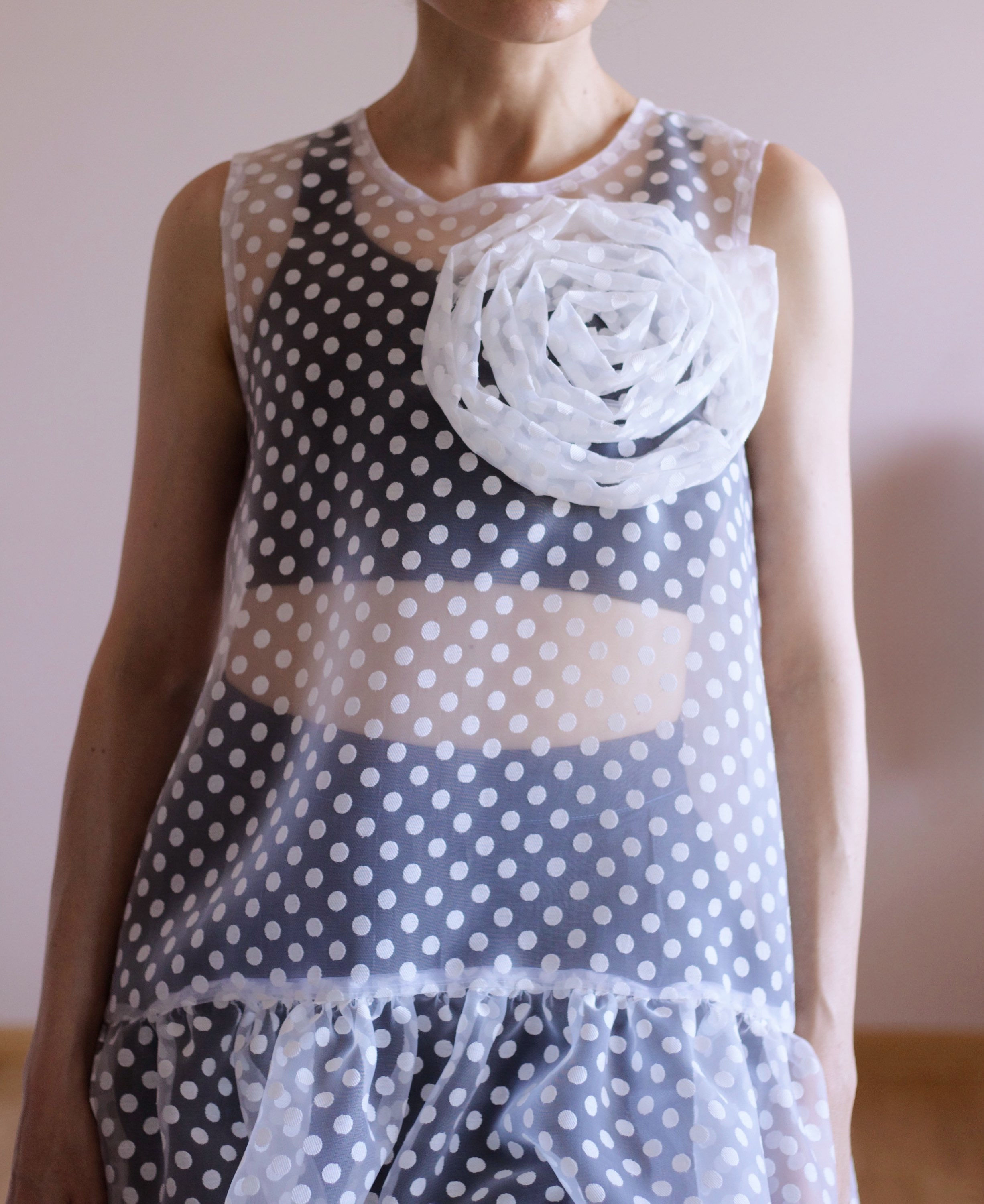 Rochie transparentă cu suculentă