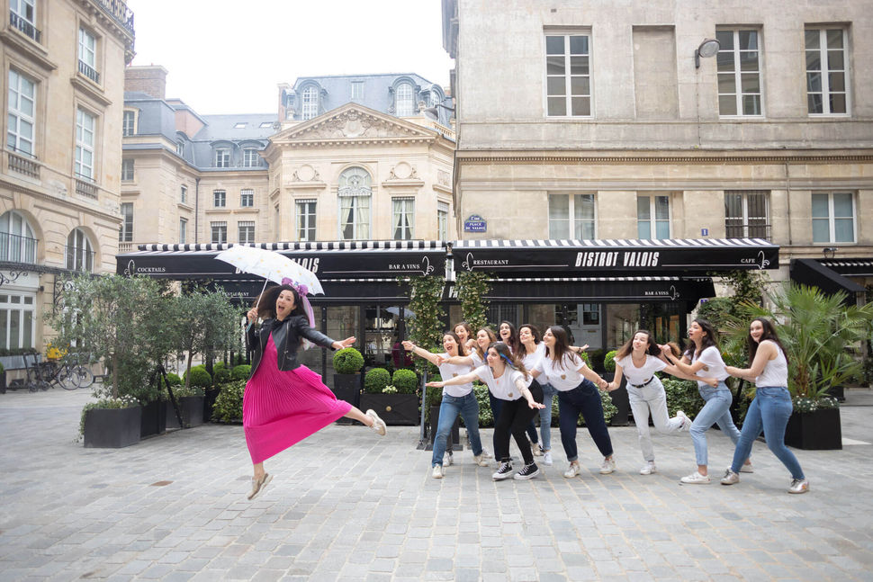 Photographe EVJF à Paris pour capturer vos Moments Magiques entre amies