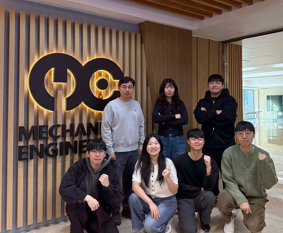 (윗줄 왼쪽부터 시계방향으로) 기계공학과 이강택 교수, 강예진 박사과정, 기계공학과 김동연 박사, 김형근, 장승수, 오세은 박사과정, 이민철 석사과정,