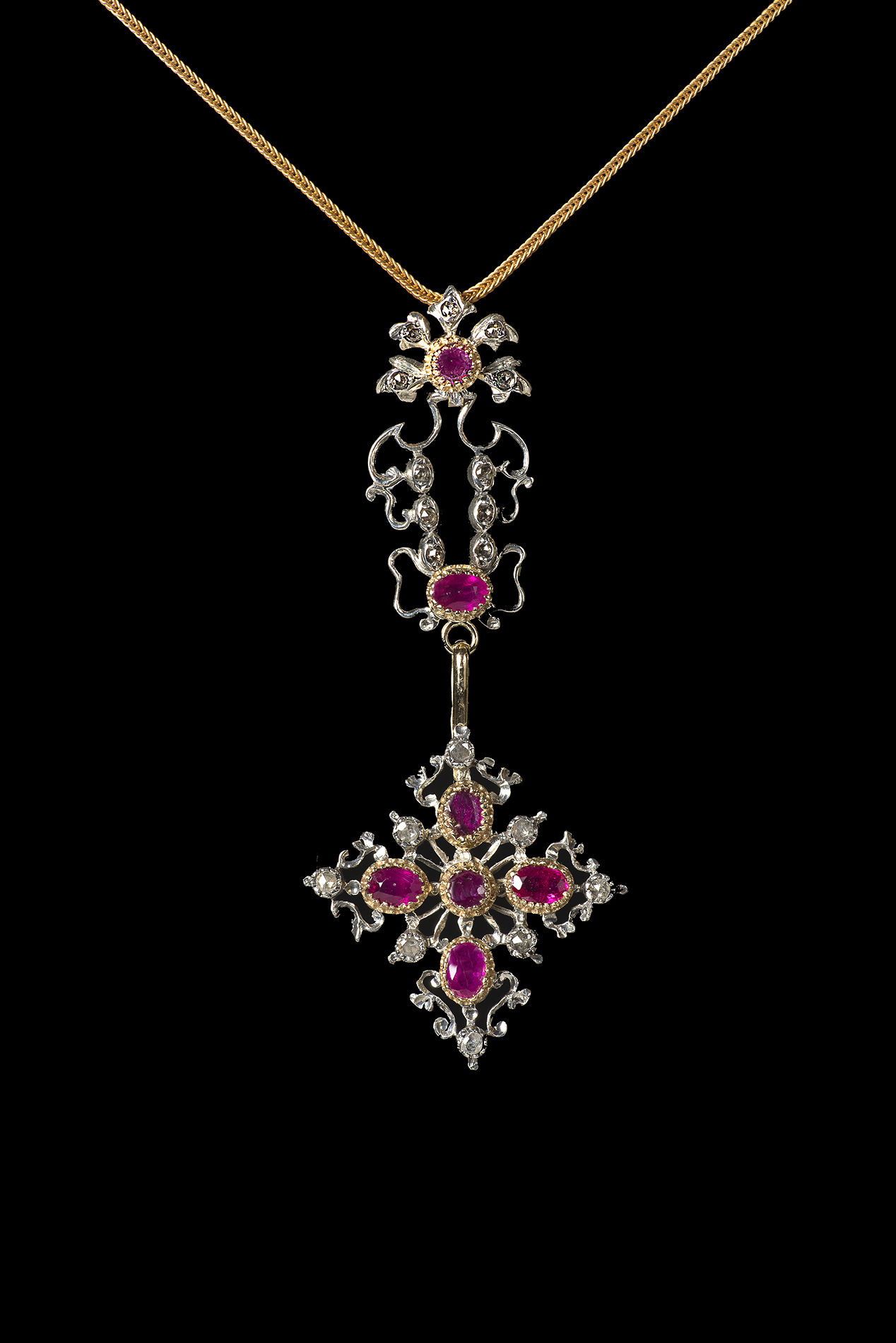 Battipetto con croce greca