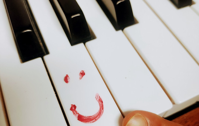 annbellpianosmile.jpg