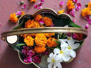 The Spiritual Significance of Daily Puja Flowers in Indian Homes