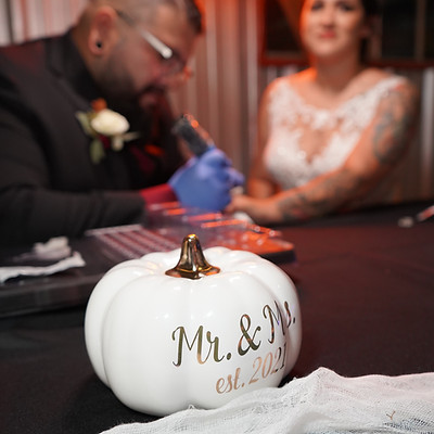 DSC02385.JPG newly wed couple photographed outdoors