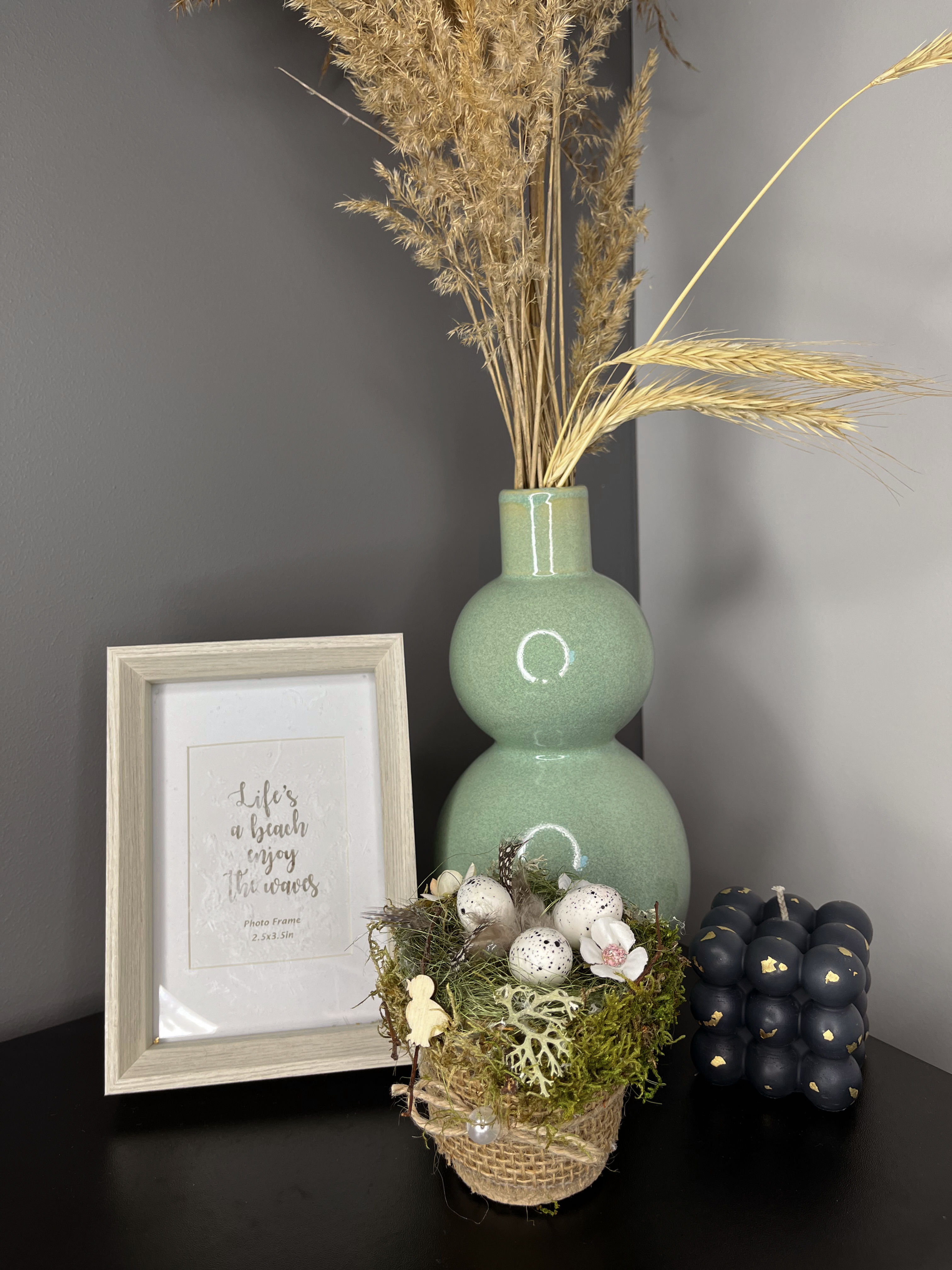 VELYKINĖ DEKORACIJA SU BALTAIS KIAUŠINIAIS