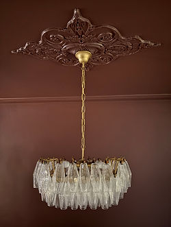 Vintage Murano-Leuchter von Venini in einem Colordrenching-Interieur mit harmonischer Ton-in-Ton-Gestaltung.
