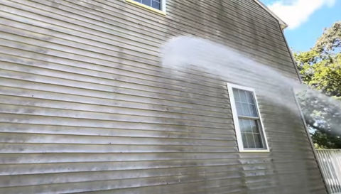 Algae & Lichen on siding and soft wash cleaning.
Aluminum siding