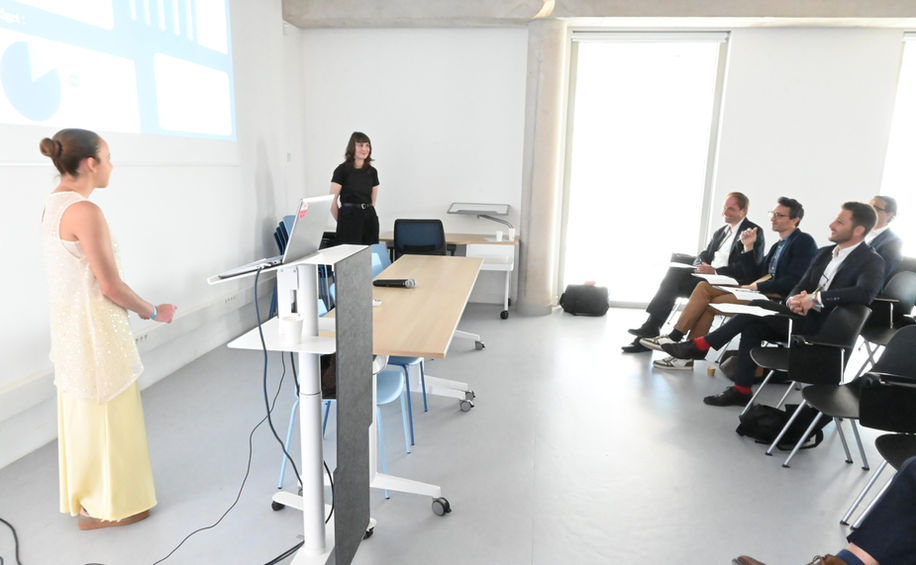 Présentation de l’équipe IUT Paris Pajol devant le jury du Retrofit Challenge pendant HydroContest by ENSM 2026 à Marseille. Photo © ENSM / Phoebé Glâtre