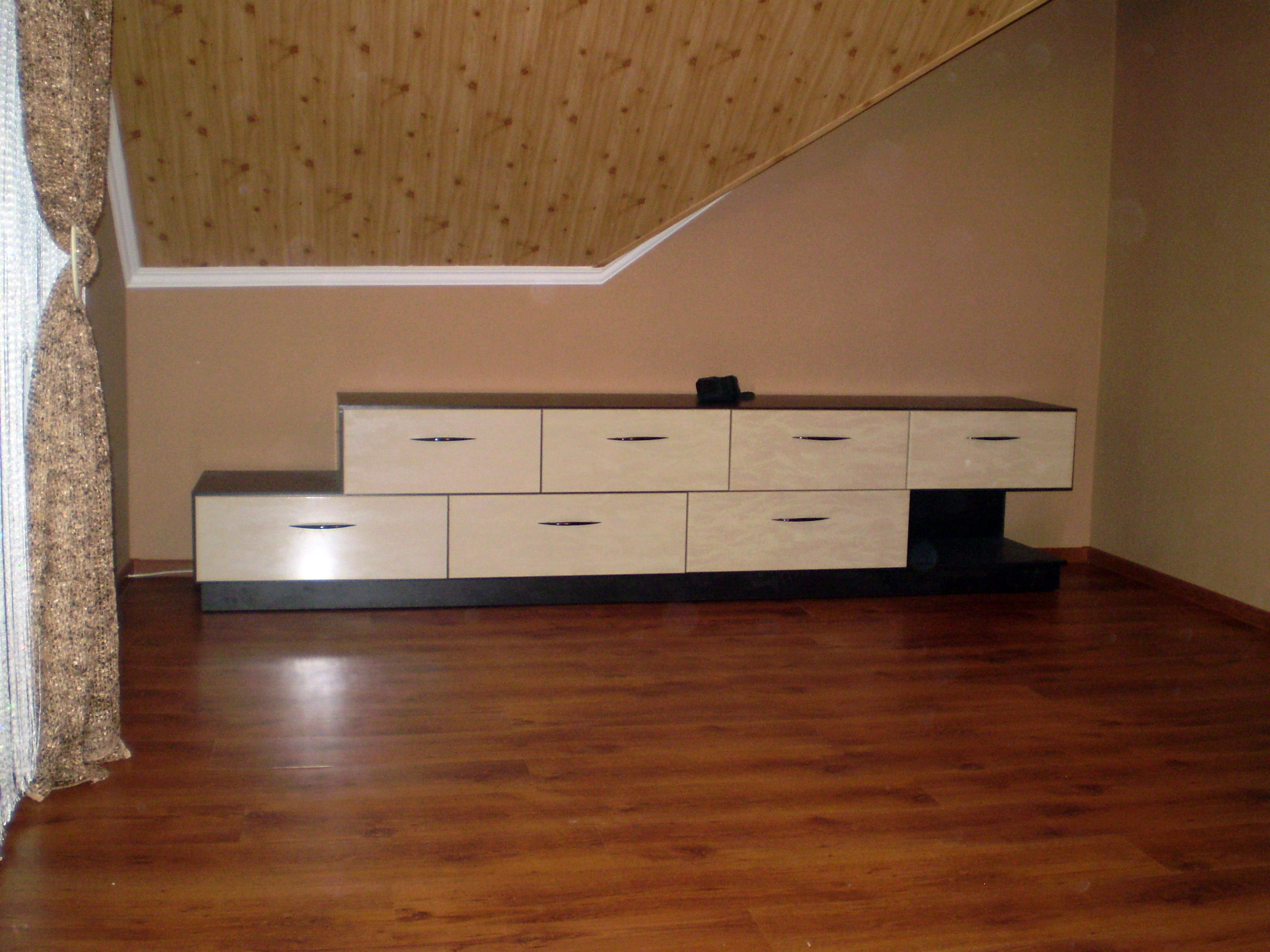 Тумбы, комоды 27