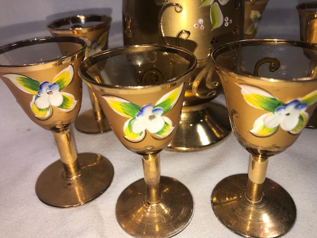 Thumbnail: Heavy Gold Venetian Cordial Set