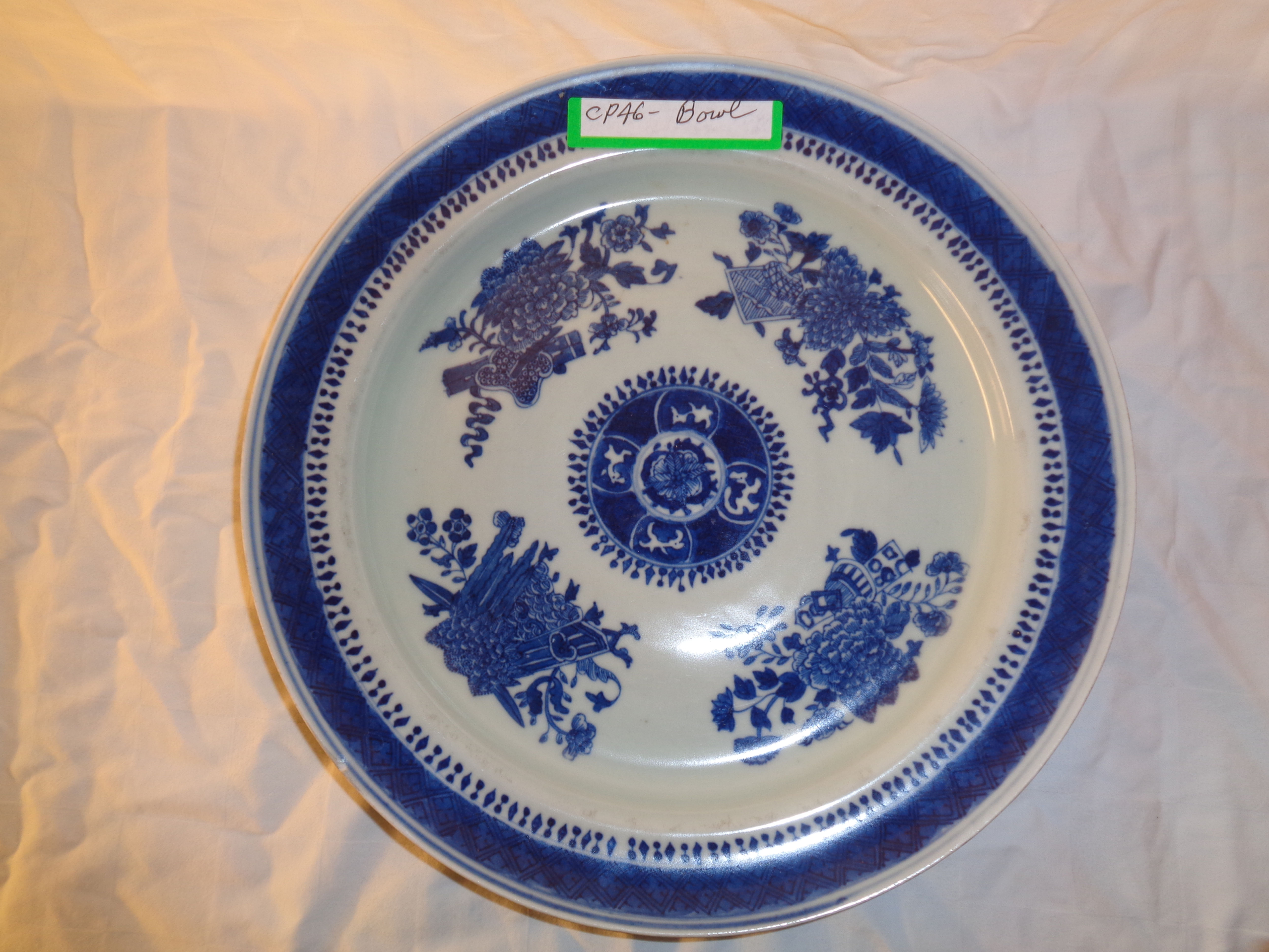 17th-18th Century Canton Porcelain Bowl