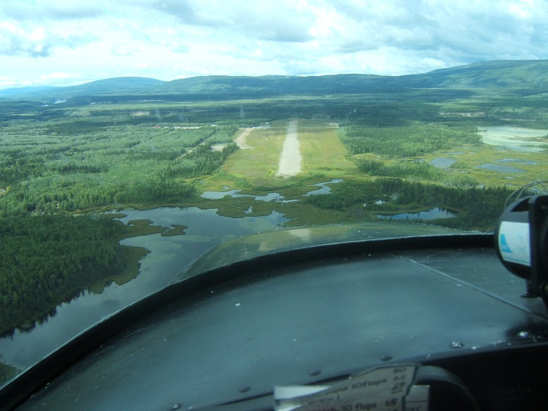 Mayo+Yukon+-+airport.jpg