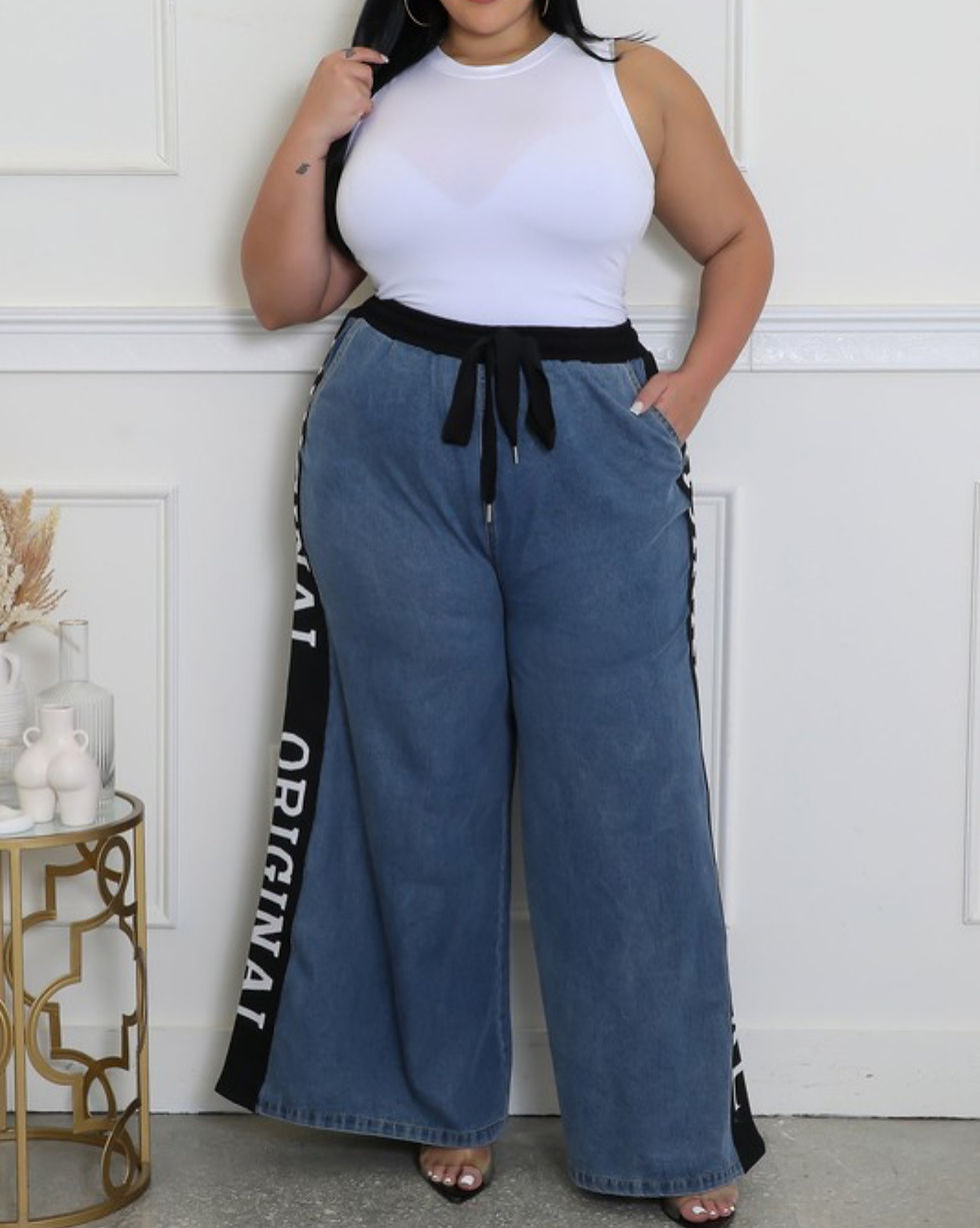 woman wearing oversized pants