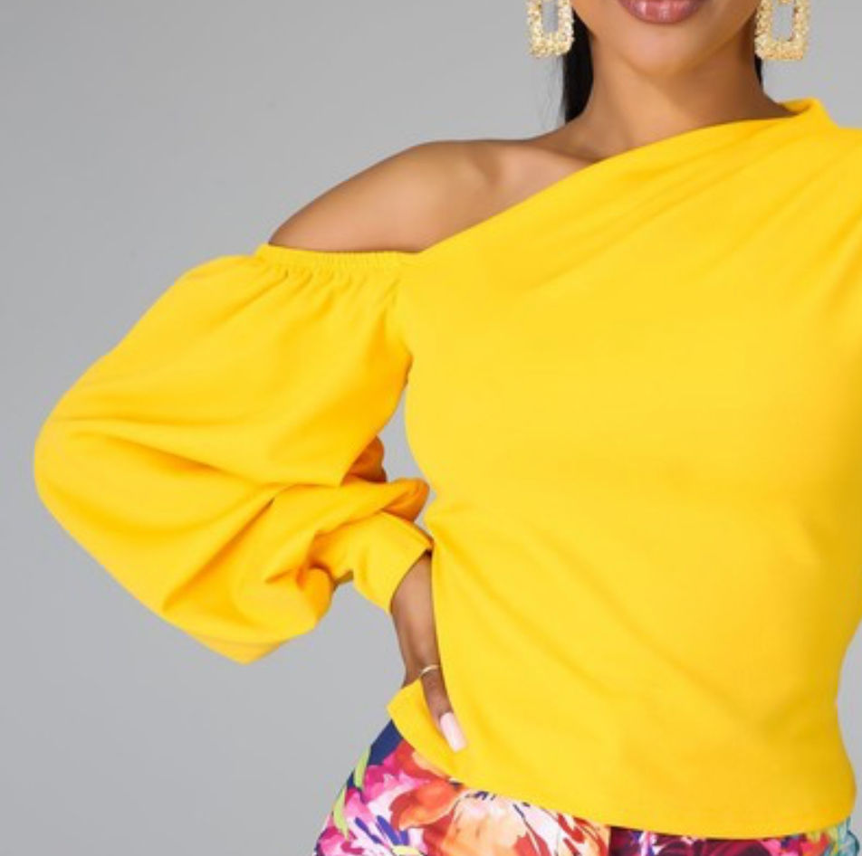 Thumbnail: woman wearing blouse in alternate color