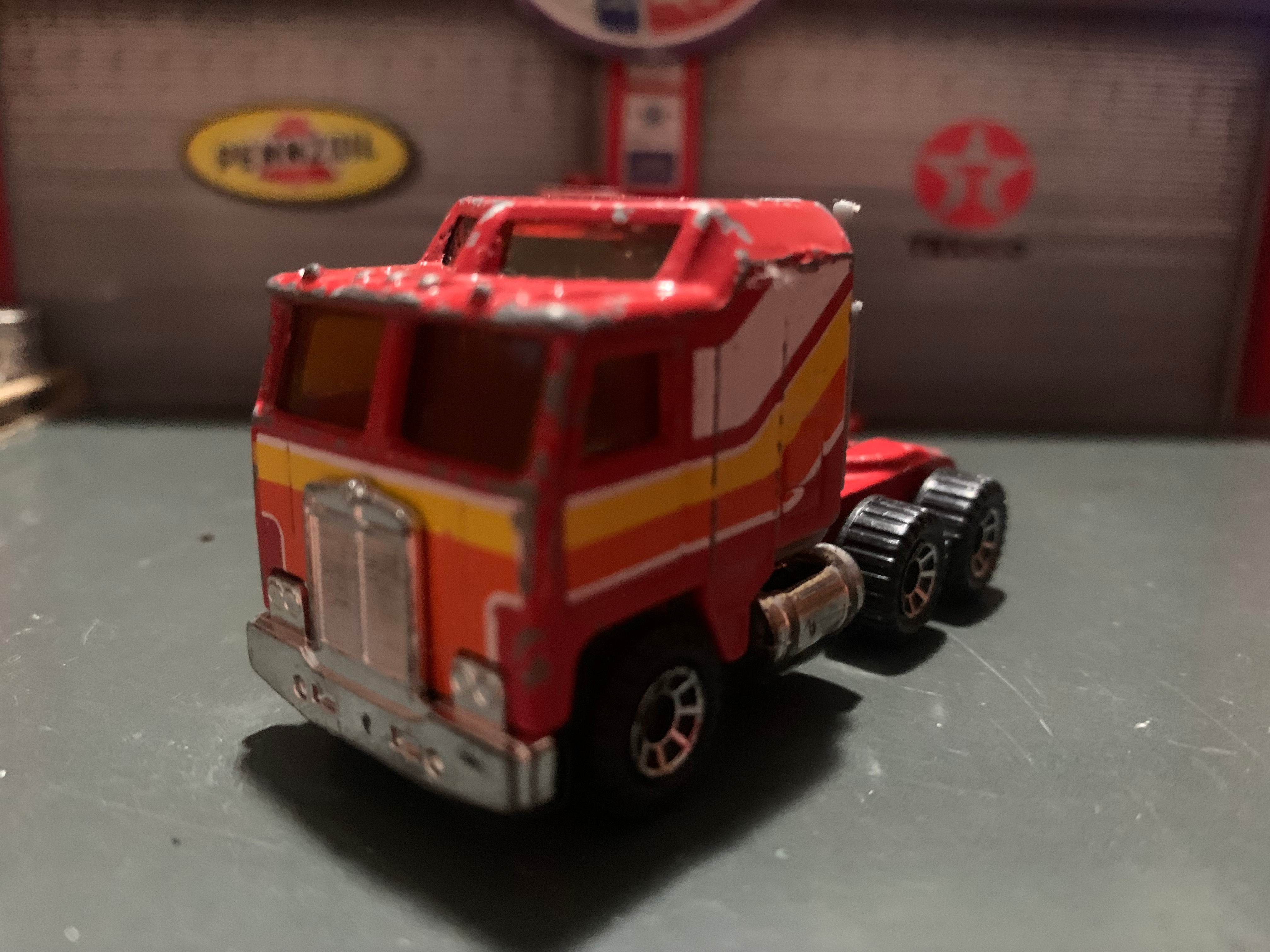 Kenwoth Cabover Aerodyne (Rojo)