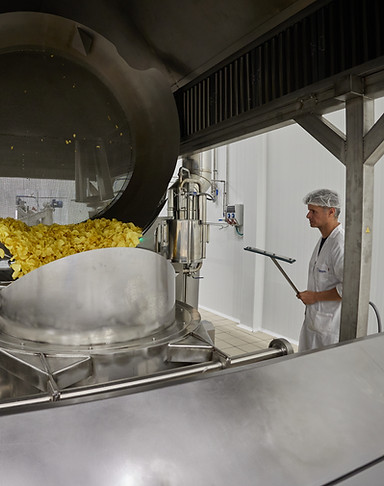 Fabricació patates a l'obrador sant tomàs