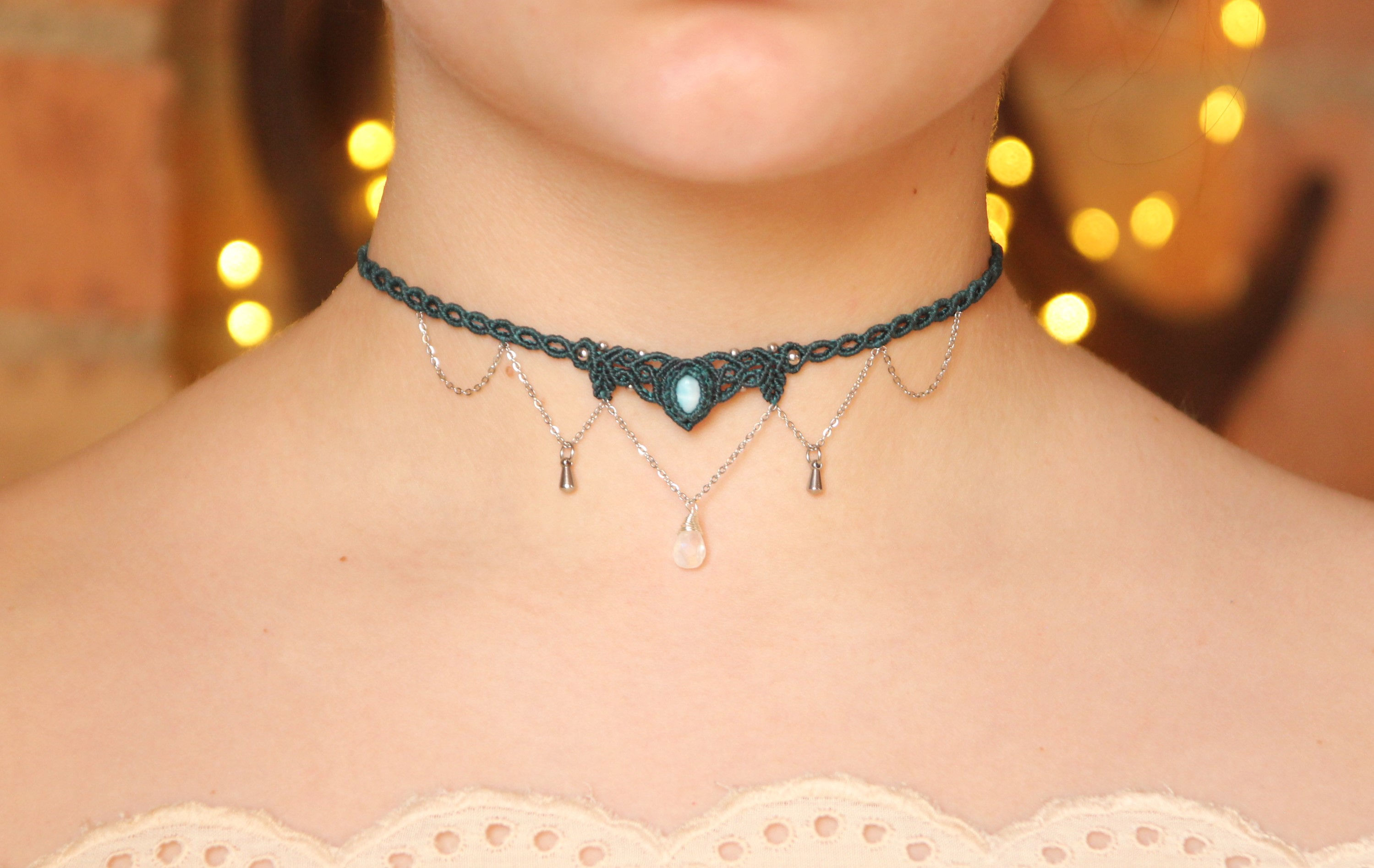 Ras de cou chaînes larimar et péristérite