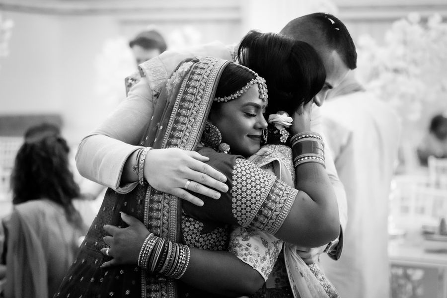 Emotioneel moment tijdens bruiloft in Zuid-Holland door Robin Thoma Fotografie uit Leidschendam