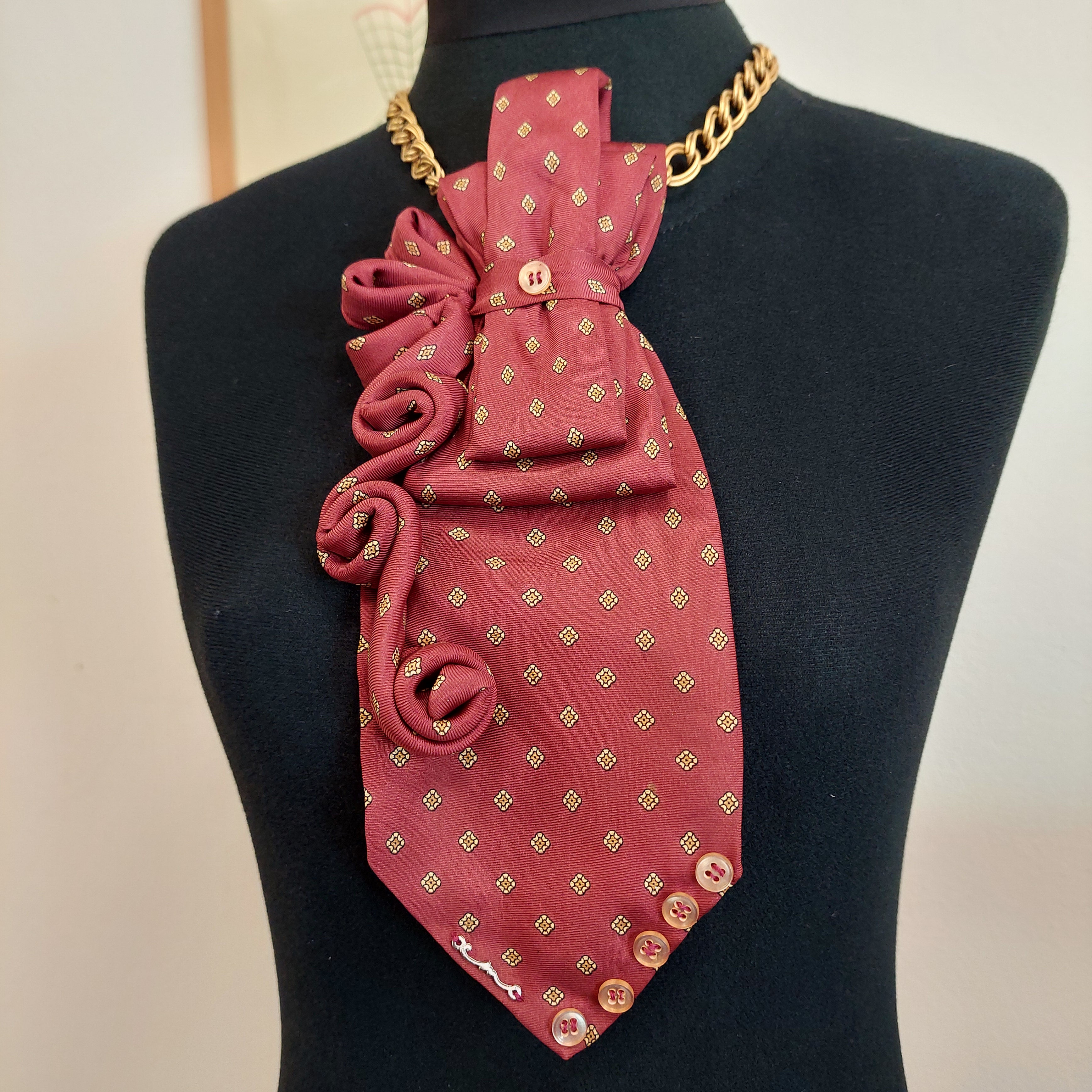 CORBATA JABOT