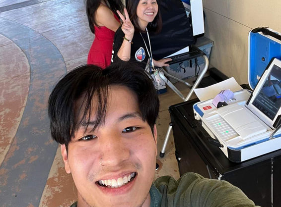 VSA UH Voter Registration Pizza Party  (5).jpg