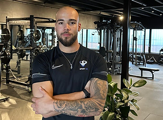 Valentino - personal trainer bij Sportsz hendrik ido ambacht.jpeg