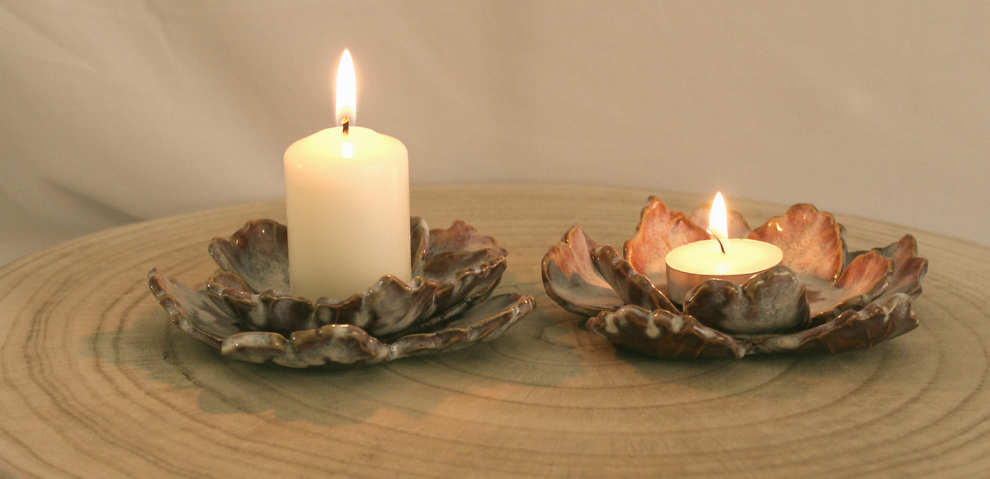 burgundy double flowers with candles_edi