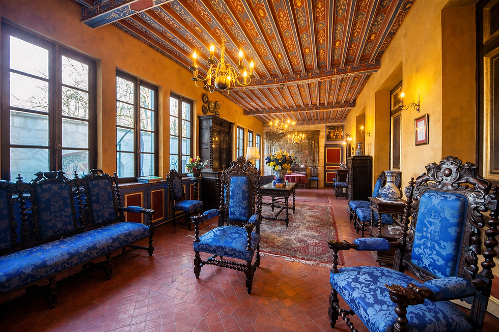 La petite galerie des Muses du Château de La Villaumaire.