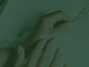 pele com creme hidratante