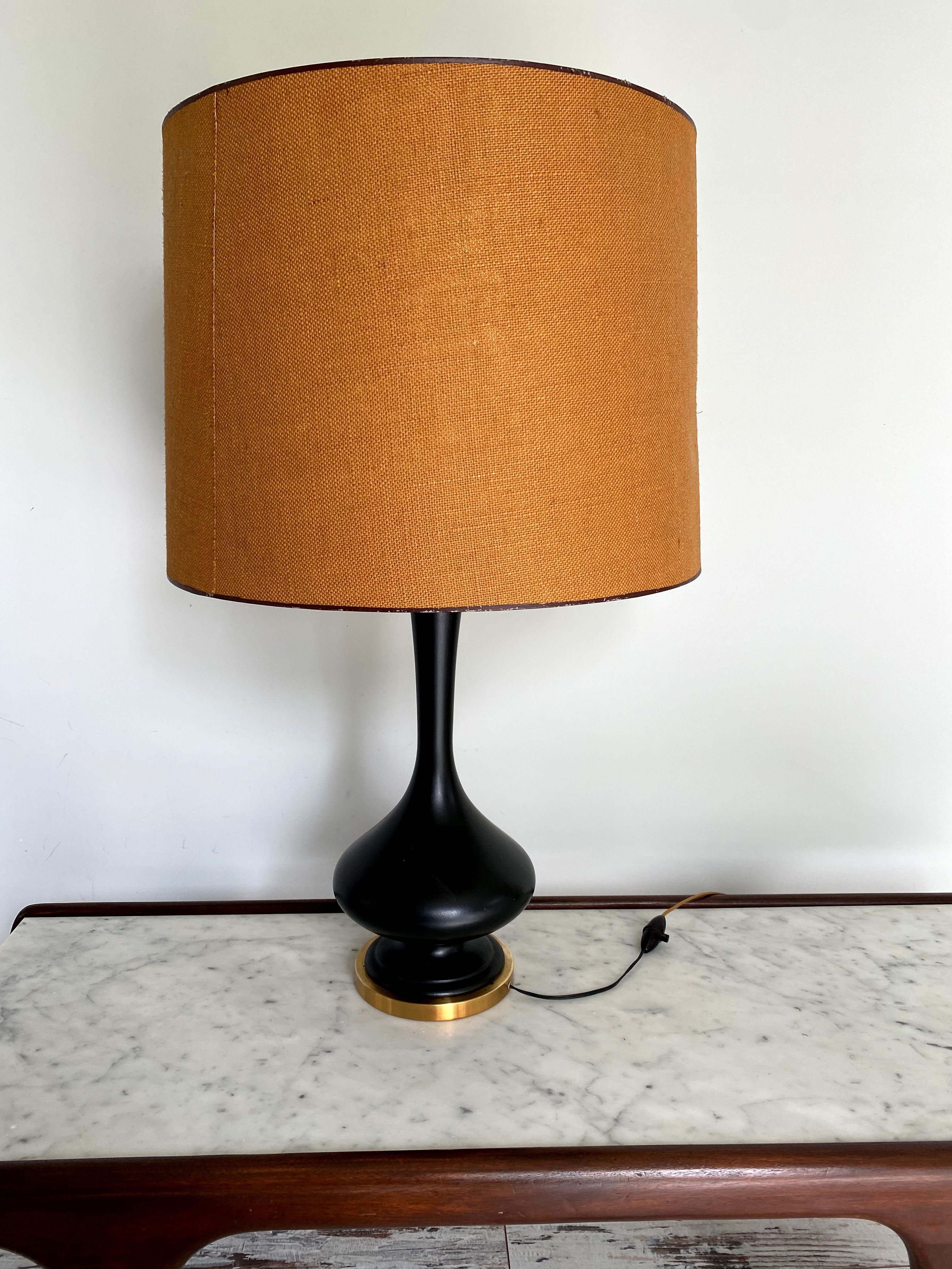 GRANDE LAMPE EN CÉRAMIQUE NOIRE circa 1950